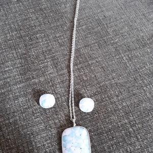 Necklaces with pendant and earrings